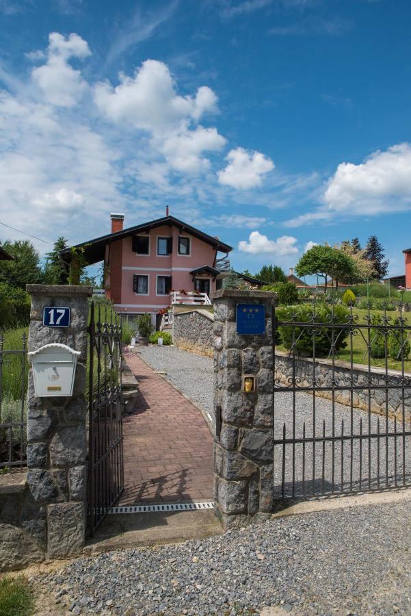 דארובר Country House Vrbovcanka מראה חיצוני תמונה
